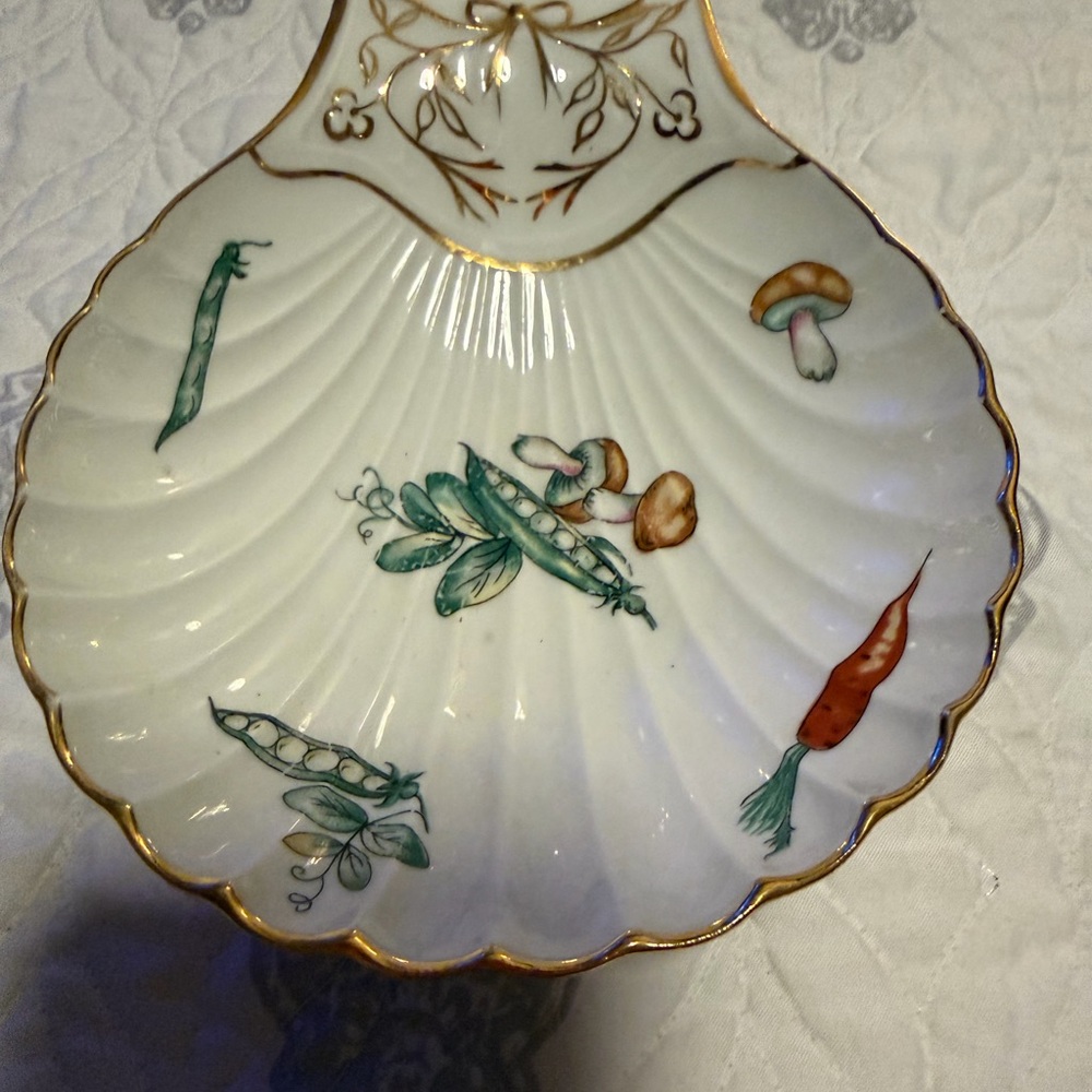 Decorative Shell-Shaped Dish with Gold Trim L.Lourioux Made in Poland